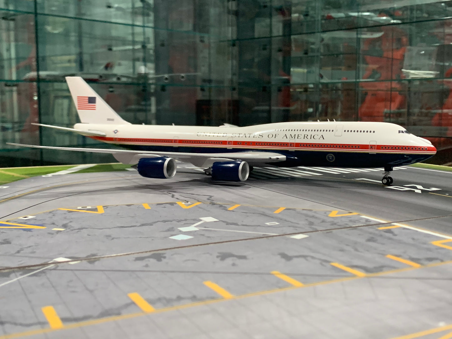 USAF Air Force One Boeing 747-8i Trump's proposed livery 30000 Livery G2AFO898 Gemini Scale 1:200