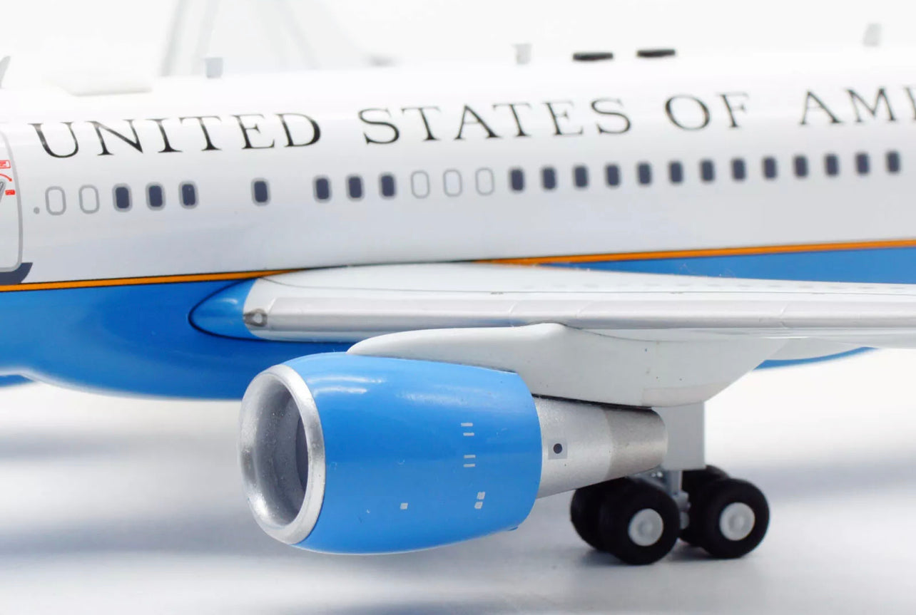 NFLIGHT 1:200 USA AIR FORCE BOEING 757-200 IFC32USA01 – Flyman Models